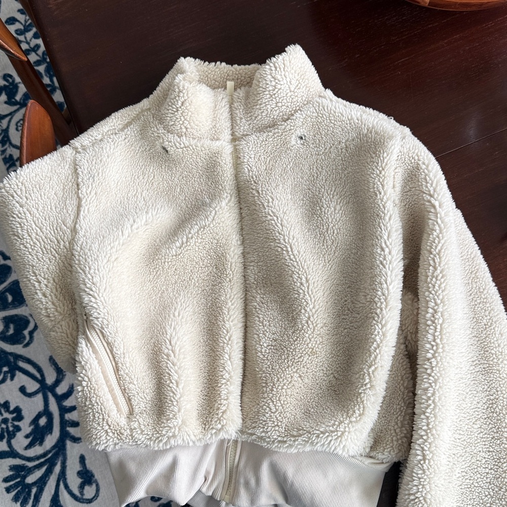 Alo Yoga Foxy Sherpa Jacket in Ivory